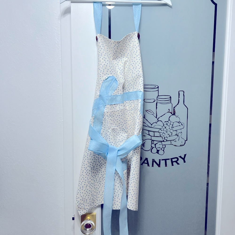 Blue ribbon apron